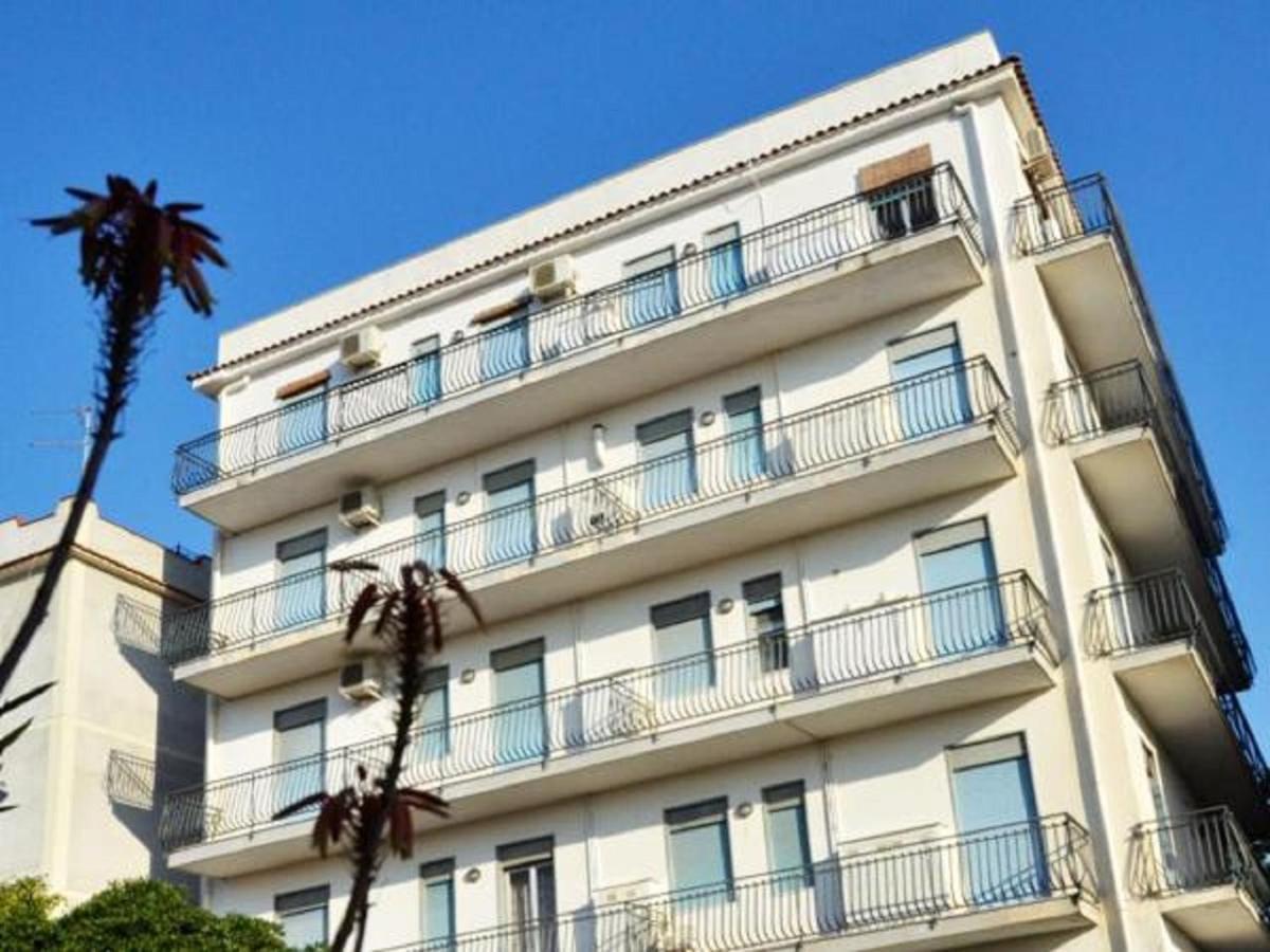 Gianni House Backpackers Hostel Giardini Naxos Exterior photo